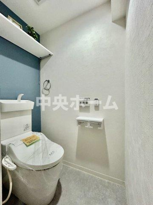 【トイレ】 | ツインシティ東砂アネックス | 【トイレ】 収納スペースをしっかりと確保した温水洗浄便座機能付きトイレ。温水洗浄便座は清潔にお使いいただくための大切なアイテムです。