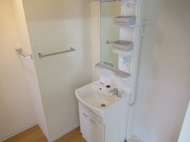 上高丸２ＤＫ健康寿命サポート住宅の洗面所|明るい洗面所です