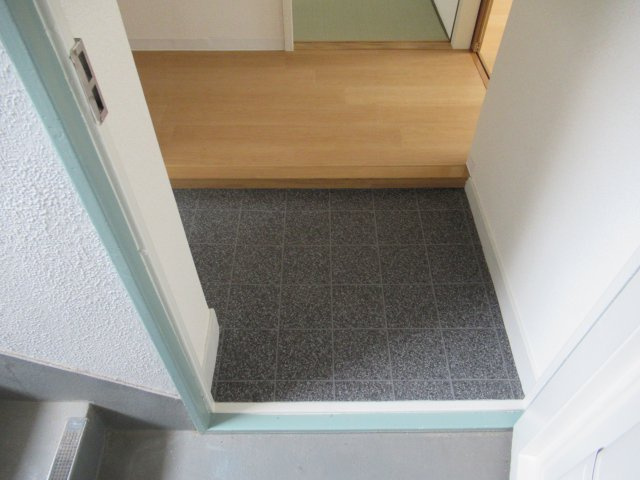 上高丸２ＤＫ健康寿命サポート住宅の玄関|収納もある玄関です