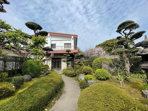 紫原1丁目　中古戸建ての外観|昭和52年築の8LDKです。内見の際は事前にお問合せください。