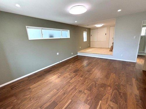 千年1丁目　モデルハウス分譲の居間・リビング|16.9帖のLDKは家族がのびのび暮らす快適な空間です。ぜひ一度ご覧ください。