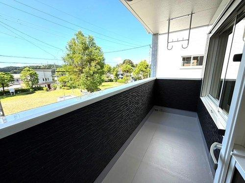 千年1丁目　モデルハウス分譲のバルコニー|目の前の公園が見渡せるバルコニーです。