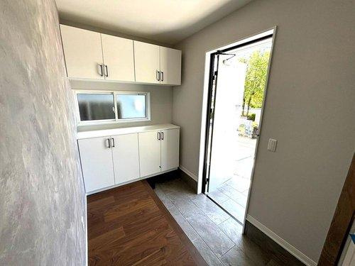 千年1丁目　モデルハウス分譲の玄関|豊富な下駄箱収納のある玄関です。