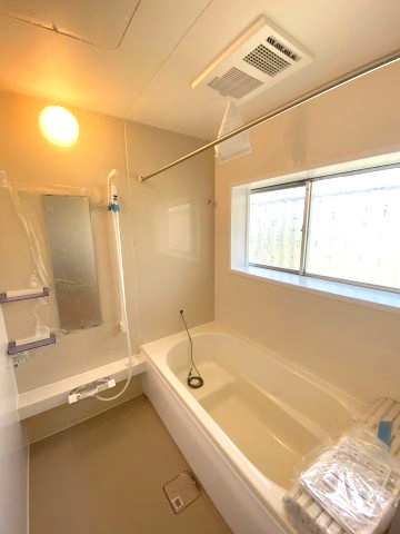 玉里団地1丁目　中古戸建ての浴室|浴室暖房乾燥機付きのシステムバスルーム。