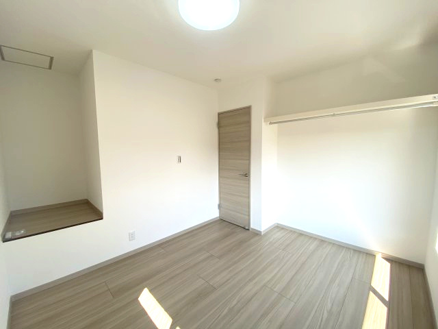 玉里団地1丁目　中古戸建ての洋室|オープンクローゼットがある洋室です。