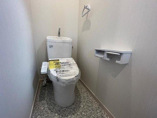 大明丘1丁目　モデルハウス分譲のトイレ|2階にも温水洗浄便座トイレを設置しています。1階に降りなくても良いのが嬉しいですね。
