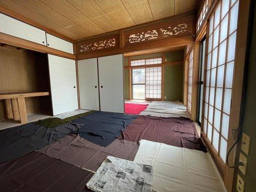 坂元町　中古戸建ての和室|2階の和室です。畳は表替えをして日に焼けないように布をかぶせております♪