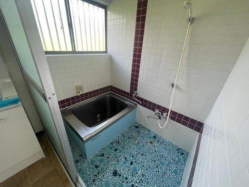 坂元町　中古戸建ての浴室|シャワー付の浴室です。