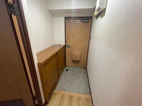 トーカンマンション新上橋第10の玄関|下駄箱収納もあります。