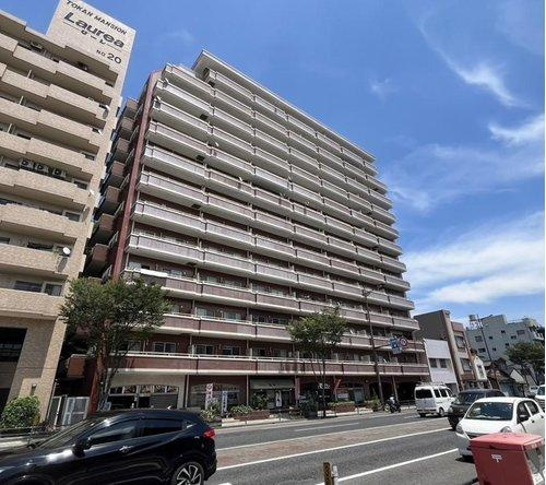 トーカンマンション新上橋第10の外観|国道3号線沿いのトーカンマンション新上橋第10です。
天文館や鹿児島中央駅へも歩いていける立地です。