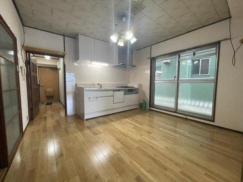 トーカンマンション新上橋第10のキッチン|システムキッチンのあるキッチンダイニングです。食器洗浄乾燥機もあり、家事の時間短縮もできます。