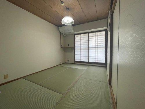 トーカンマンション新上橋第10の和室|新しい畳に交換しており即入居できます。