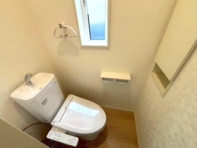 玉里町　新築戸建て②のトイレ|2階の温水洗浄便座トイレです。