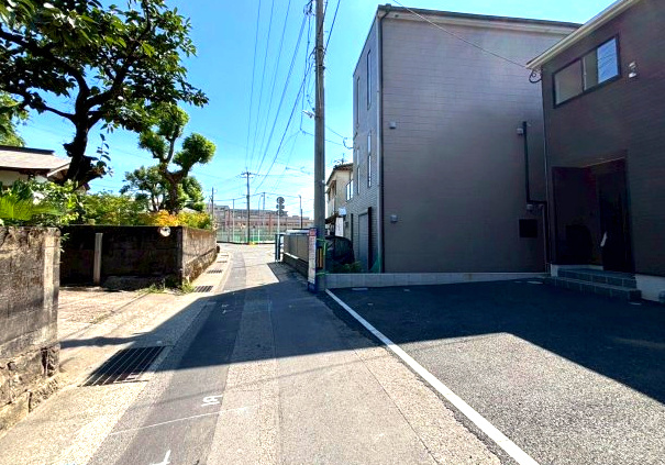 玉里町　新築戸建て②の前面道路含む現地写真