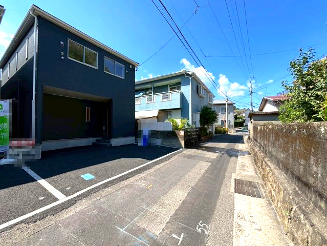 玉里町　新築戸建て①の前面道路含む現地写真|平坦地。国道3号線へのアクセス良好。