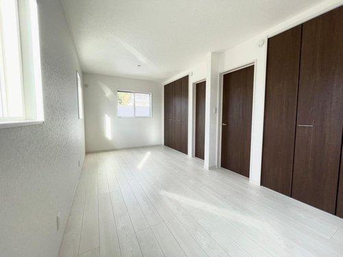 西伊敷1丁目　モデルハウス分譲の洋室|収スペースも豊富な洋室です。子供部屋におすすめです。