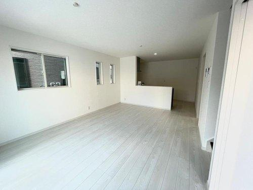 西伊敷1丁目　モデルハウス分譲の居間・リビング|家族が過ごす快適なリビング。ぜひ一度ご覧ください。