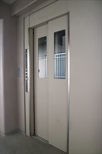 交野グリーンマンションのその他共用部分|エレベーター
■物件内覧・資金計画相談・住宅ローン相談、リフォーム相談、お問合せ受付中■
※当日・翌日のご内覧、ご相談はお電話でのお問合せがスムーズです！