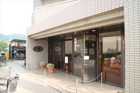 交野グリーンマンションのエントランス|■物件内覧・資金計画相談・住宅ローン相談、リフォーム相談、お問合せ受付中■
※当日・翌日のご内覧、ご相談はお電話でのお問合せがスムーズです！