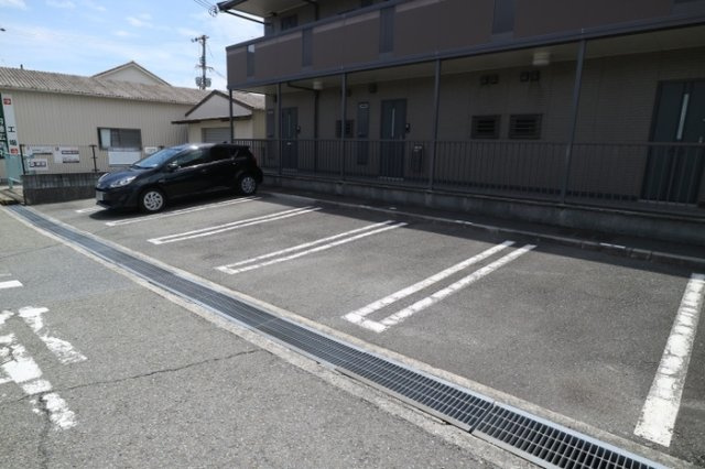 ベルメゾン土山の駐車場