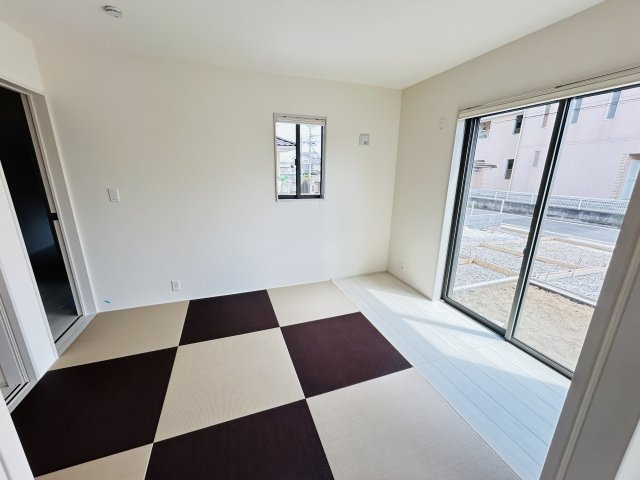 【和室】 | 新築　太田市茂木町第1　Livele Garden.S　１号棟 | 現地写真　リビング隣の和室はお子様の遊び部屋としてもちょうどいいですね♪							
