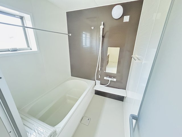 【浴室】 | 新築　太田市茂木町第1　Livele Garden.S　１号棟 | 現地写真　乾燥・暖房・涼風と充実の内容！お風呂に入る前に暖房をつけておけば、寒い嫌な思いはしません。									
