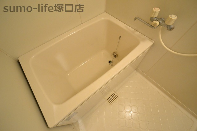 ロワール塚口の浴室
