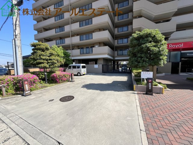 ロワイヤル網干駅前　JR「網干駅」徒歩2分の駐車場