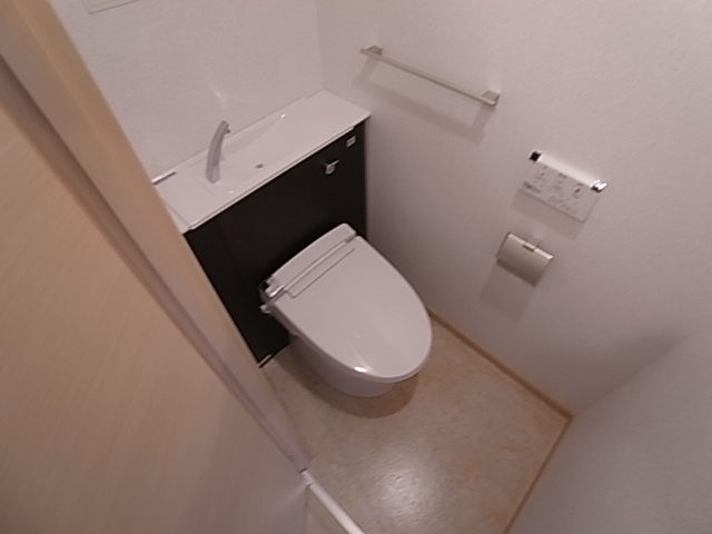 神戸市長田区大橋町８丁目の賃貸マンションのトイレ