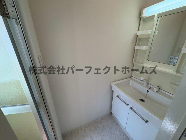 ハイツ田宮の洗面所|ゆったりとスペースのある洗面所