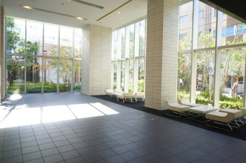 ジオ新町のロビー