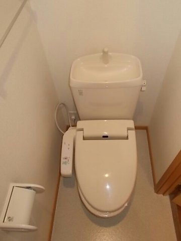 ヴィラ　スクエアＤのトイレ|ゆったりとした空間のトイレです