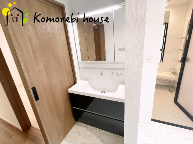 鴻巣市北新宿　中古一戸建ての独立洗面台|8/4　撮影済み