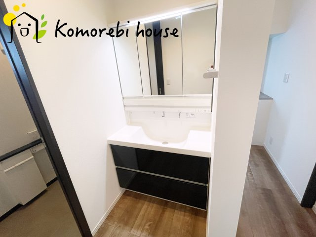 鴻巣市北新宿　中古一戸建ての独立洗面台|8/4　撮影済み