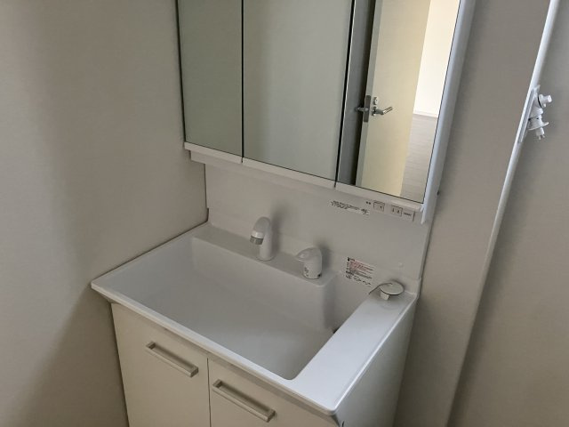 小野市神明町　1期　2号棟の独立洗面台