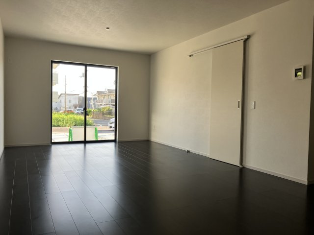 小野市神明町　1期　2号棟の居間・リビング