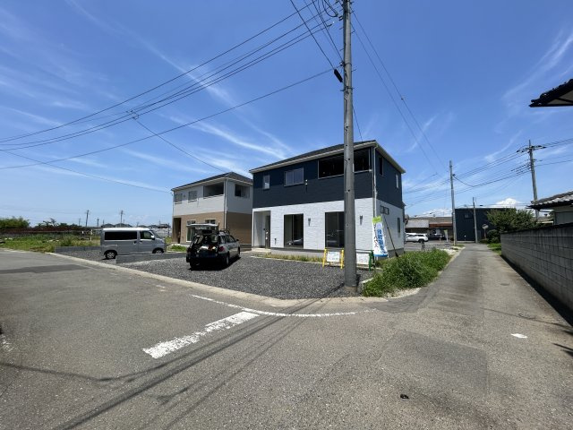 新築　伊勢崎市平井町第3　クレイドルガーデン　１号棟の前面道路含む現地写真|現地写真　南側接道幅員約4.9ｍ