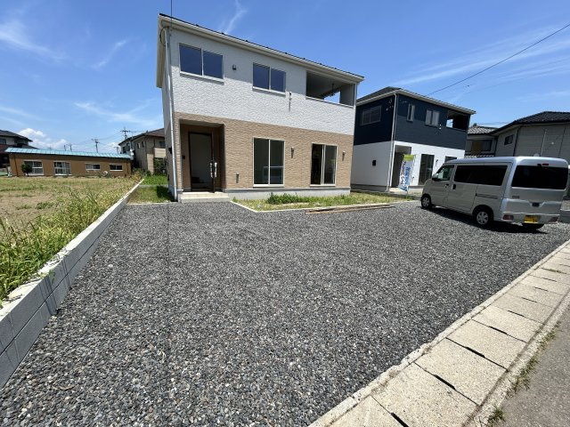 新築　伊勢崎市平井町第3　クレイドルガーデン　１号棟の駐車場|現地写真　駐車スペースは並列3台分可能です！
