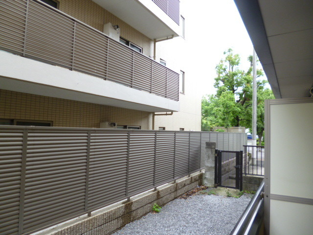 ＣＯＭＦＯＲＴ・Ｍの展望|★テラス前は物件敷地で表通りに面していないので人目は気になりにくいです★