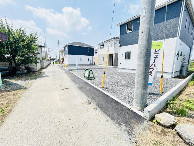新築　伊勢崎市平井町第3　クレイドルガーデン　4号棟の前面道路含む現地写真|現地写真　東側接道幅員約4ｍ