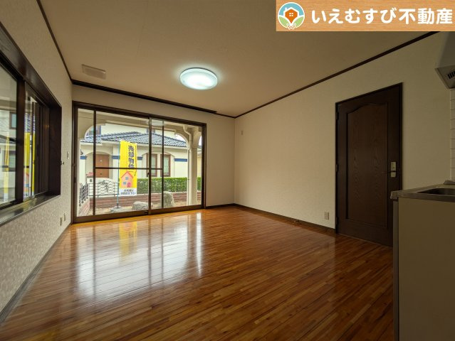 熊谷市広瀬　中古戸建の居間・リビング