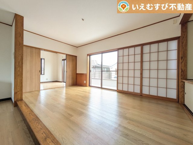 熊谷市広瀬　中古戸建の居間・リビング