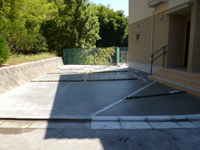 【駐車場】 | グリーンベル | いつでも目の届く敷地内に駐車場があります♪荷物がかさばりがちなお買物にも、敷地内駐車場があると便利ですよね☆