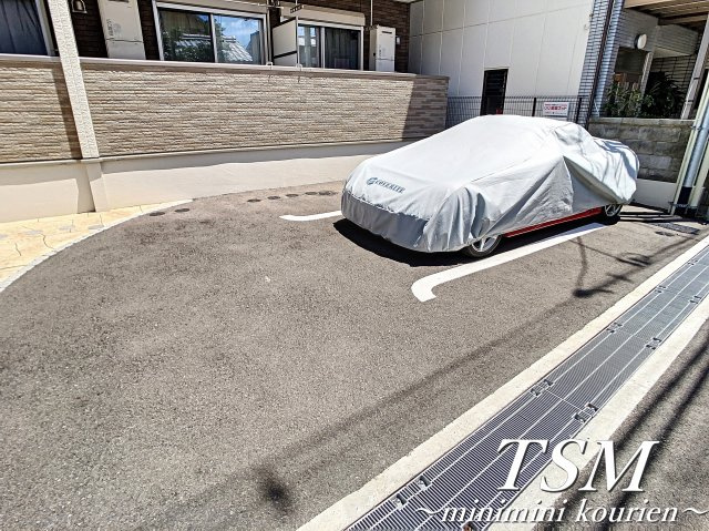 シャンリーの駐車場