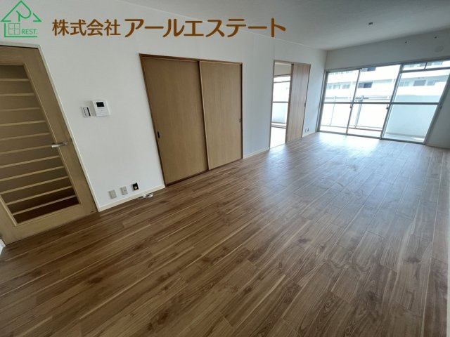 第五恵美酒マンション　　山陽電鉄「亀山駅」徒歩8分の居間・リビング