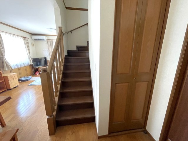 【内装】 | ◇◆開成町吉田島 中古戸建◆◇ | 家族とのコミュニケーションが取りやすいリビング階段