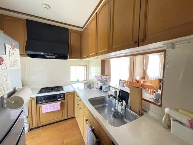 【キッチン】 | ◇◆開成町吉田島 中古戸建◆◇ | 収納たっぷり。作業台が広く使い勝手の良いL字キッチン