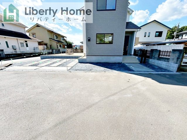 笠間市市野谷24-P1　新築戸建の前面道路含む現地写真