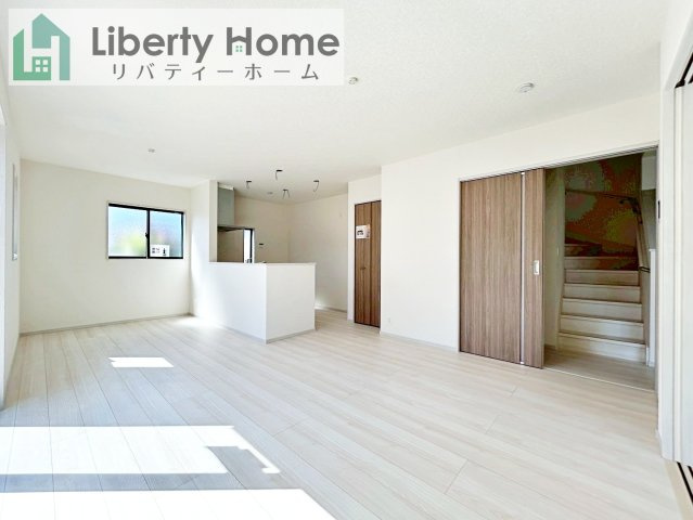 笠間市市野谷24-P1　新築戸建の居間・リビング