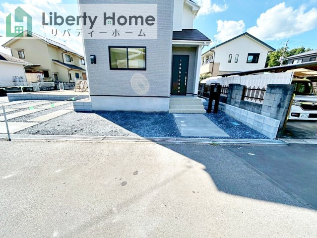 笠間市市野谷24-P1　新築戸建の前面道路含む現地写真